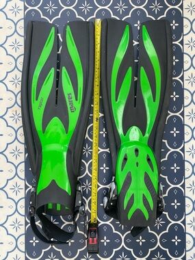 Mares Raptor Open-Heel Swim Fins — Black and Green